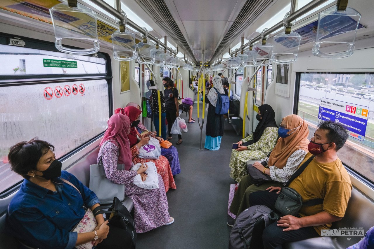 Masalah berkenaan menjejaskan kira-kira 160,000 penumpang harian menuju ke pusat bandaraya Kuala Lumpur. - Gambar oleh Abd. Razak Latif