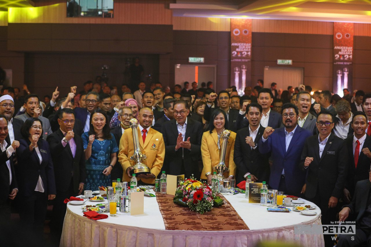 Majlis yang berlangsung meriah itu disempurnakan Anwar Ibrahim selain turut dihadiri Hannah Yeoh dan Timbalannya, Adam Adli Abd Halim serta Ahmad Shapawi Ismail - Gambar oleh Syeda Imran