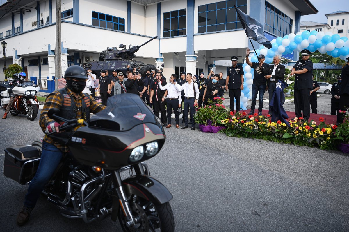 Awie bersama 35 penunggang motosikal berkuasa tinggi menyertai jelajah kempen kesedaran anti-scam ke seluruh Semenanjung - Gambar Fail Bernama
