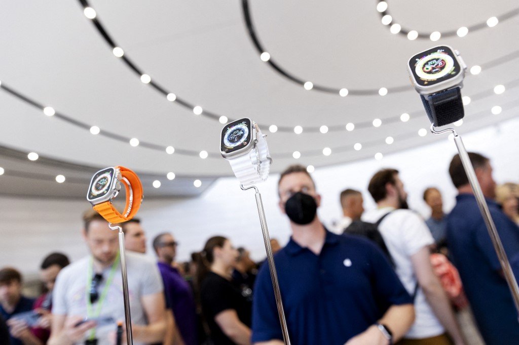 Apple watch ultra dipamerkan semasa acara pelancaran untuk produk baharu di Apple Park di Cupertino, California. - Gambar AFP