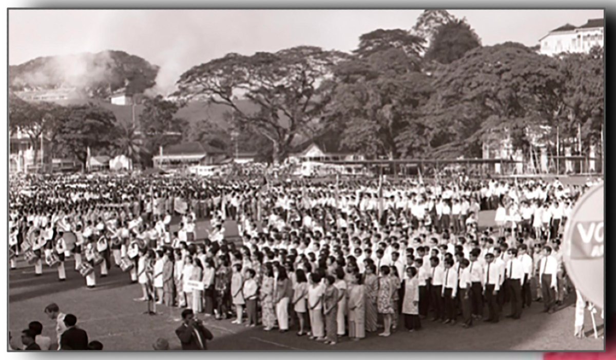 Ikrar Taat Setia ini telah dibacakan beramai-ramai oleh 8,000 peserta yang mengambil bahagian dalam rapat Raksaksa Hari Kemerdekaan di Padang Kelab Selangor pada 31 Ogos 1970. Pembacaan ikrar diketuai Staf Sarjan Nordin. - Gambar ihsan Arkib Negara
