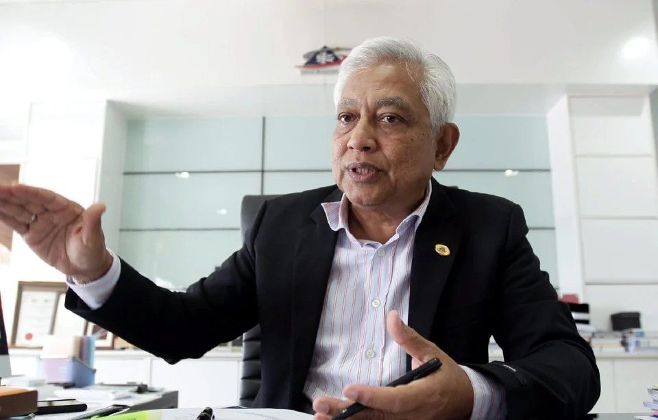 Prof Emeritus Datuk Dr Ibrahim Komoo mencadangkan agar kerajaan menubuhkan agensi bencana tanah runtuh (geologi) negara - Gambar Fail