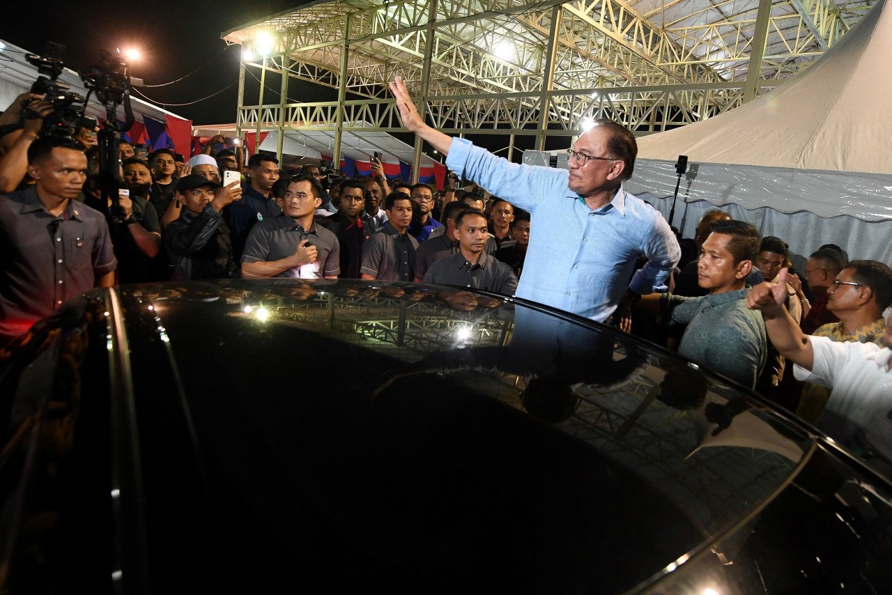 Anwar Ibrahim beramah mesra dengan jentera yang terlibat pada Program Jelajah Perpaduan Madani dan Pelancaran Jentera Perpaduan Negeri Sembilan 