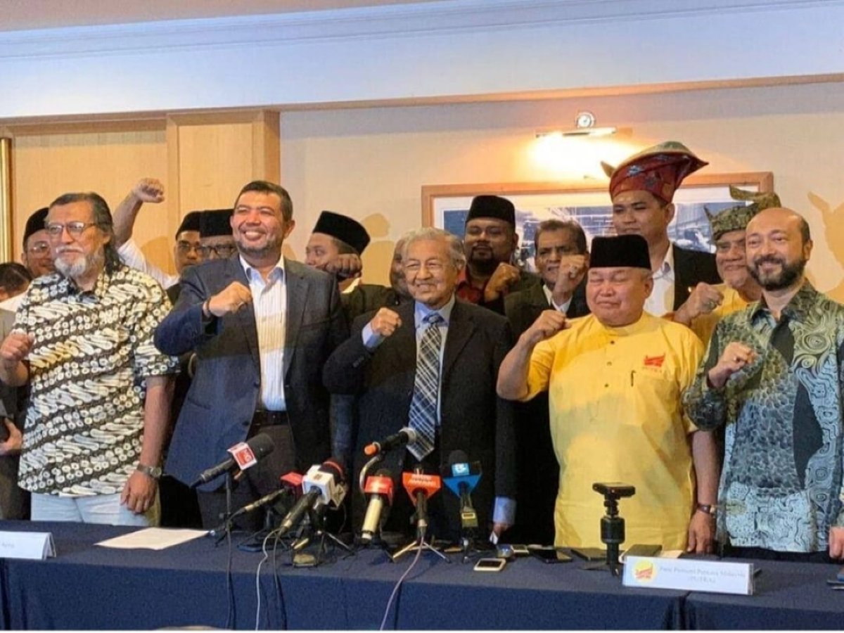 Dr Mahathir (tengah) pada majlis pelancaran GTA sebelum ini. - Gambar fail