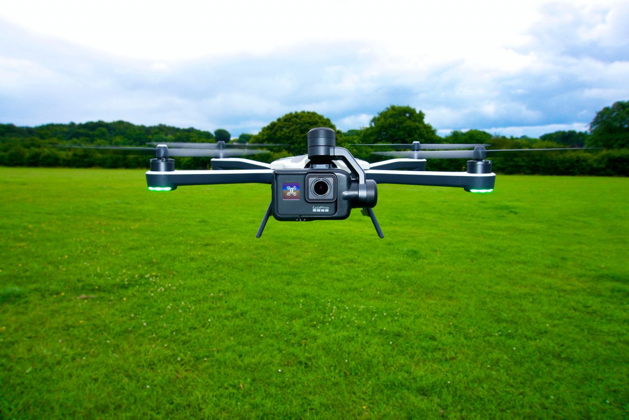GoPro boleh dipasangkan kepada sebuah dron untuk merakam video dari aras yang tinggi.