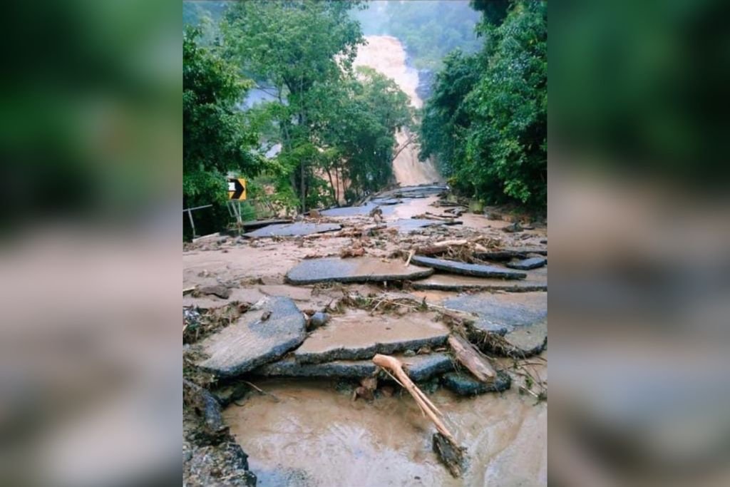 Fenomena kepala air di Gunung Jerai baru-baru ini telah mengakibatkan kerosakan teruk di kawasan berhampiran.