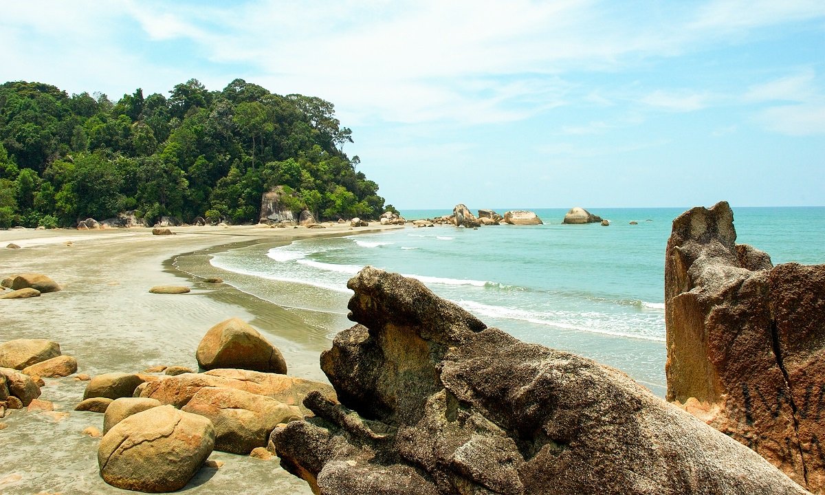 Pantai Teluk Cempedak di Kuantan, Pahang.