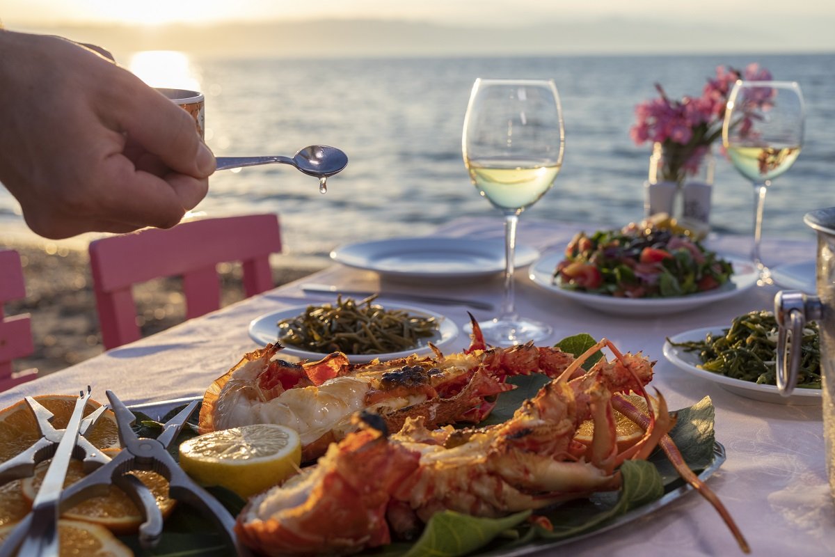Makanan laut yang segar dan menyelerakan antara hidangan mesti cuba di izmir