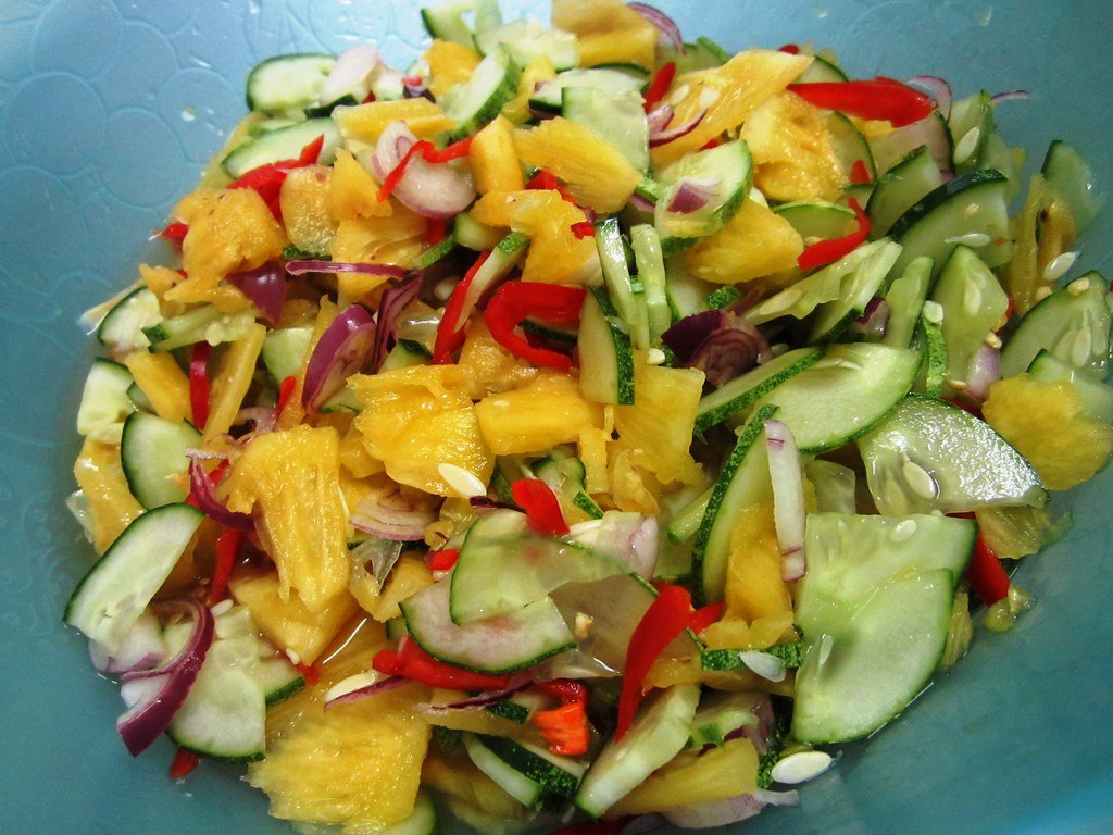 Acar timun nanas antara hidangan iringan yang sering menjadi pilihan di majlis keramaian masyarakat Melayu - gambar Flickr