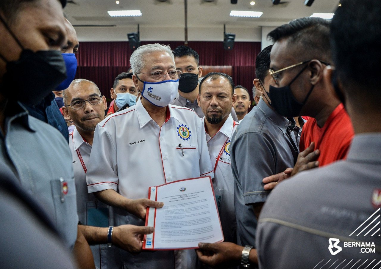 Ismail Sabri hadir pada Persidangan Perwakilan Kongres Kesatuan Sekerja Malaysia (MTUC) Kali Ke-42, di sini, hari ini. - Gambar Bernama