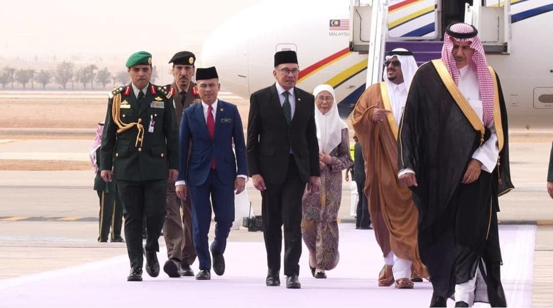 Ketibaan Perdana Menteri dan isteri disambut Putera Muhammad bin Abdulrahman - gambar PMO