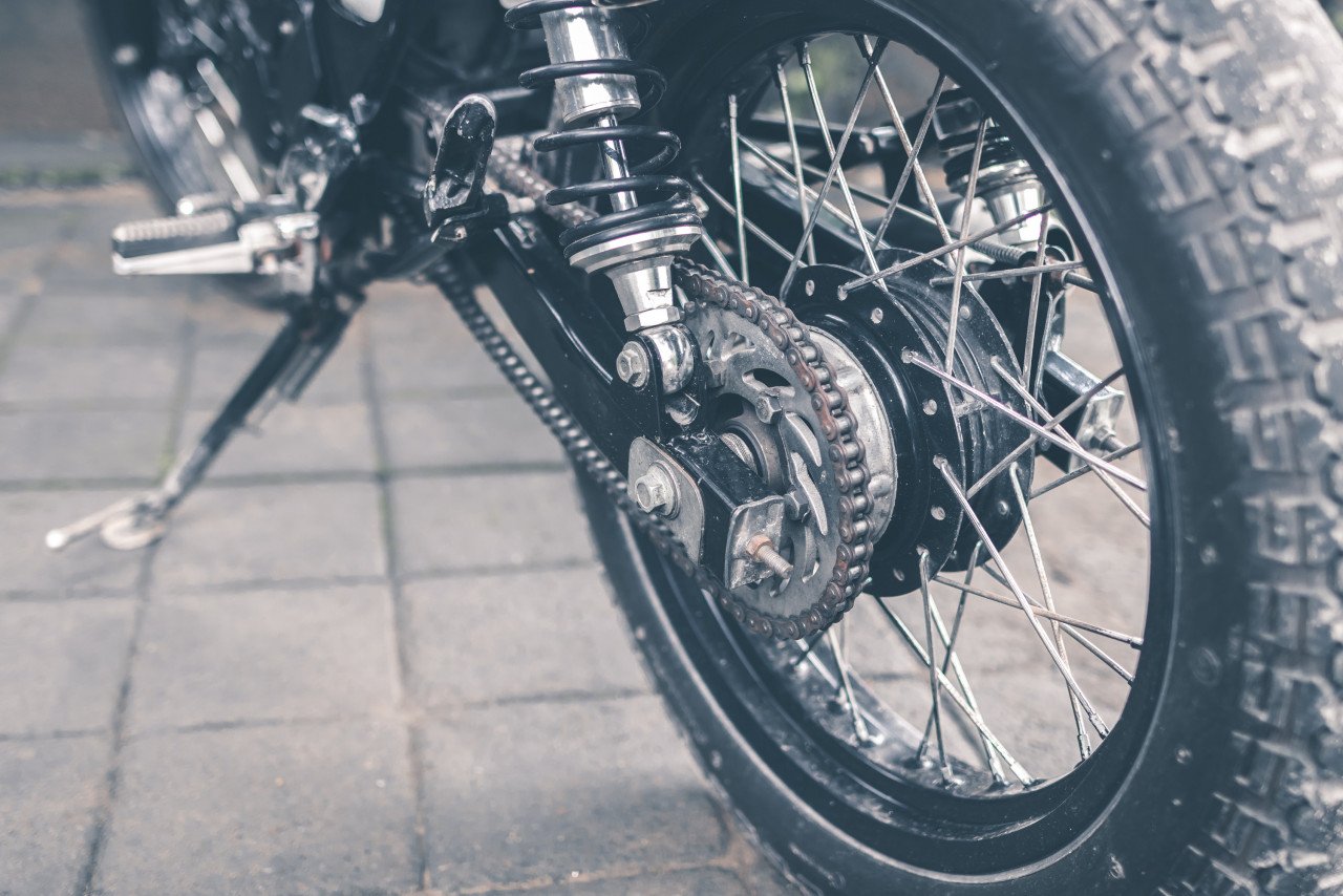 Rantai motosikal adalah komponen yang paling mudah untuk berkarat.