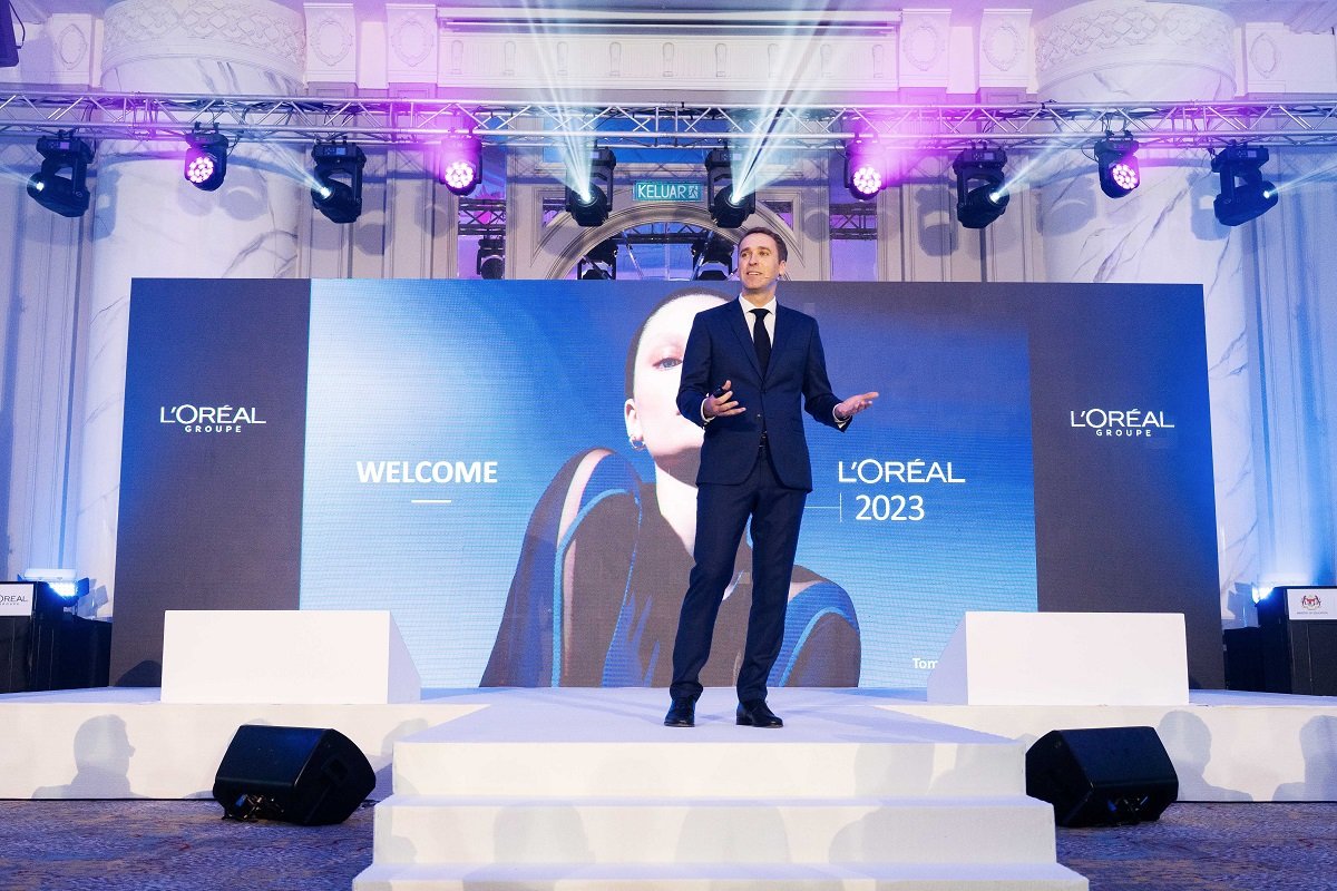 Pembentangan Tomas Hruska di Acara Pameran Korporat L'Oreal Groupe yang berlangsung baru-baru ini