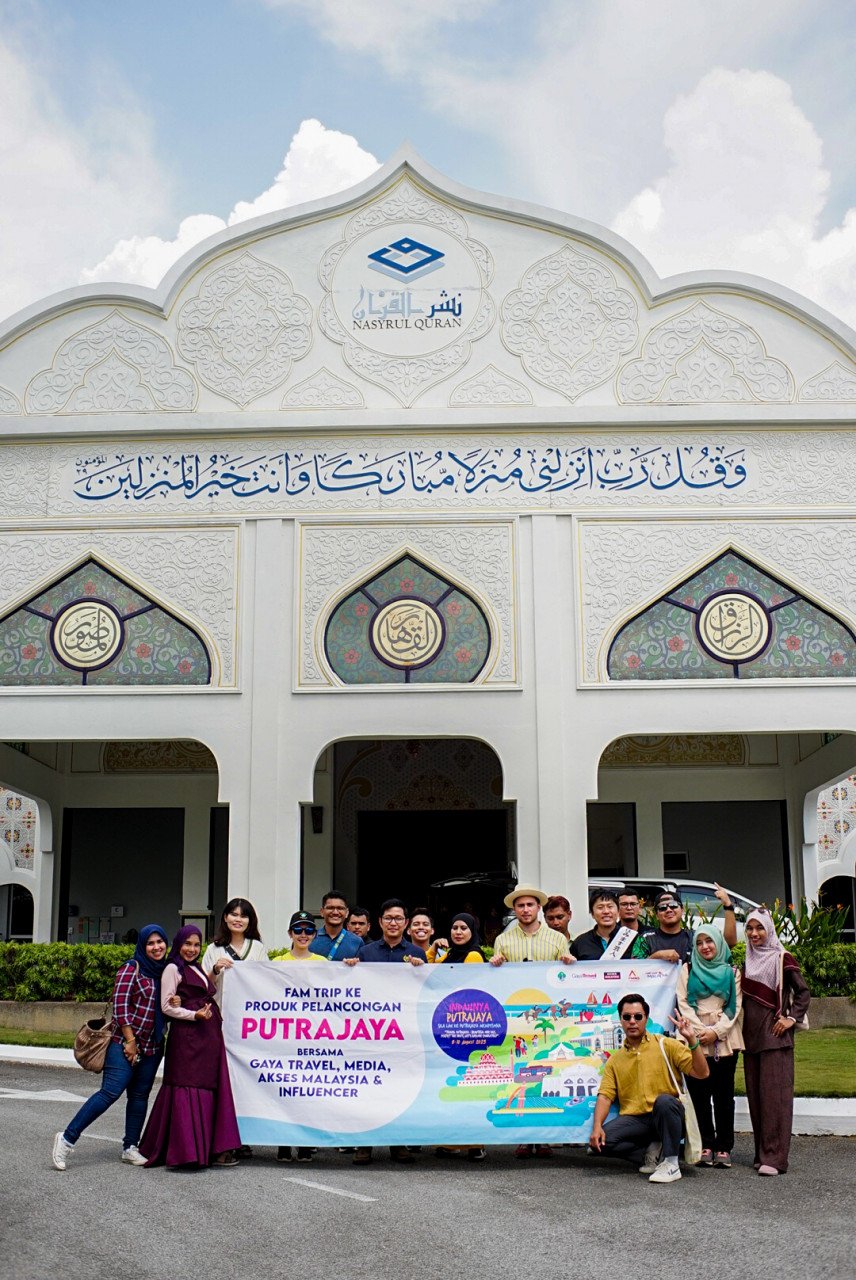 Kompleks Nasrul Quran merupakan Pusat pencetakan Al-Quran kedua terbesar di dunia selepas Madinah