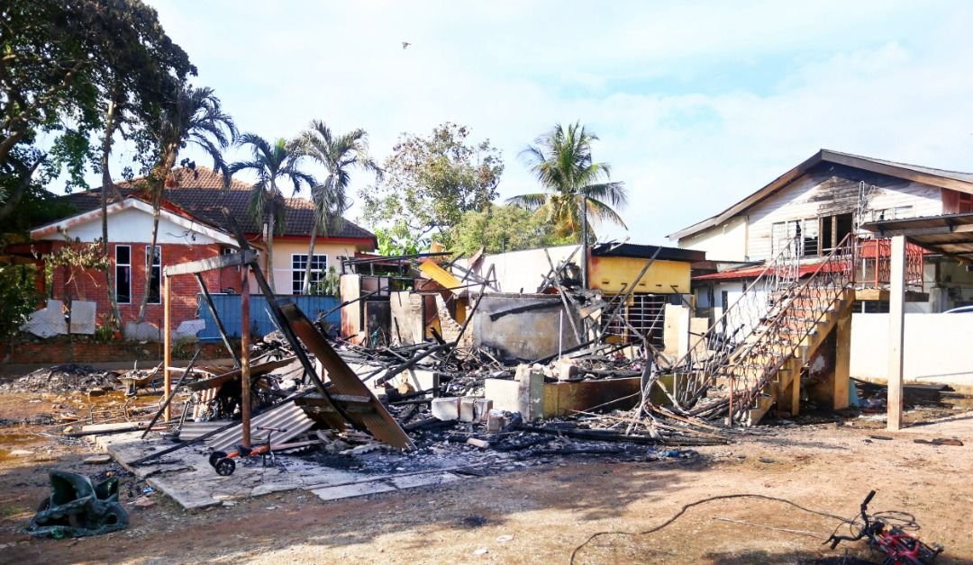 Keadaan rumah keluarga Siti Katijah di Lorong Fajar, Alor Setar, Kedah yang musnah dijilat api.