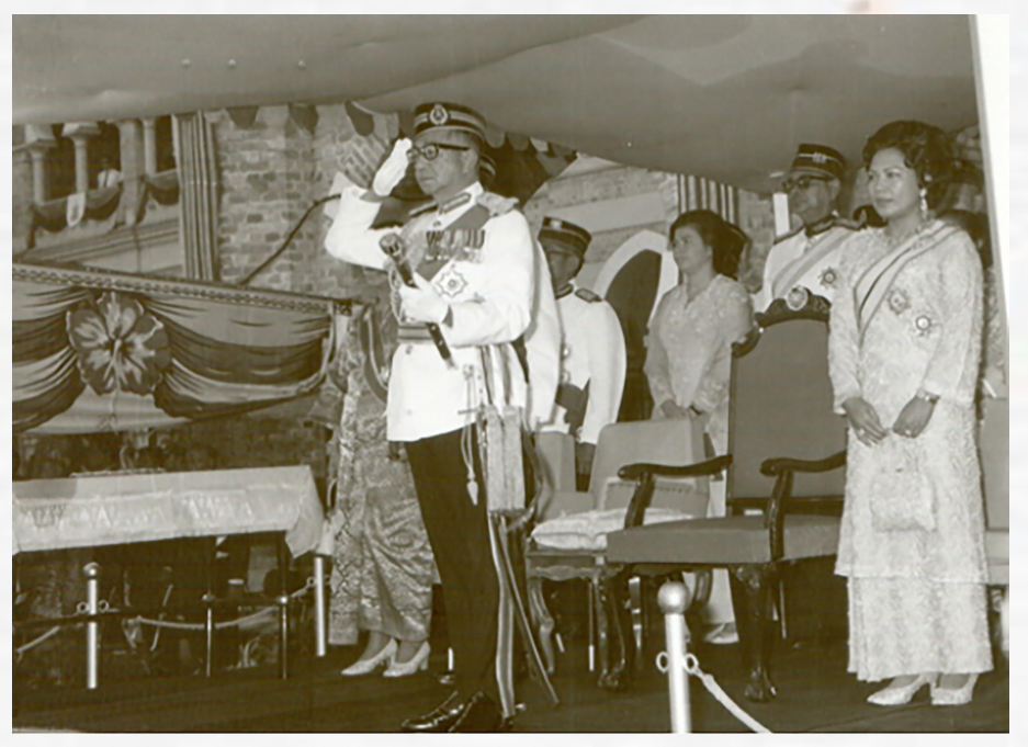Yang di-Pertuan Agong, Tuanku Nasiruddin Shah Ibni Almarhum Sultan Zainal Abidin mengumumkan prinsip-prinsip Rukunegara pada sambutan Hari Kemerdekaan 1970 di Padang Kelab Selangor, Kuala Lumpur pada 31 Ogos 1970. - Gambar ihsan Arkib Negara
