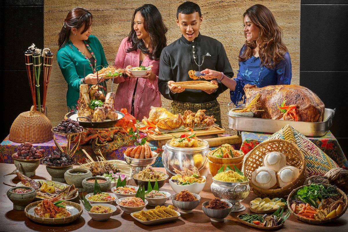 Diinspirasikan oleh resipi keluarga, barisan menu untuk bufet Ramadan di Traders Hotel Kuala Lumpur adalah hasil usaha keras Chef Eksekutif, Chef Unaver Unabia dan pasukannya. - Gambar dari Traders Hotel
