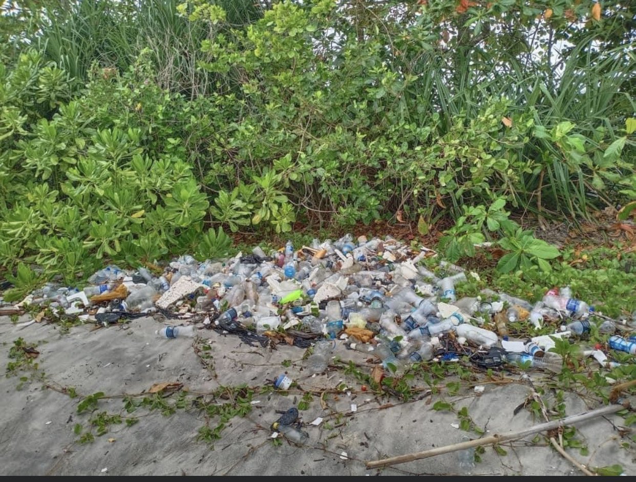 Sampah-sampah yang dikumpulkan THI pada aktiviti dijalankan di Pantai Pasir Panjang, Segari.