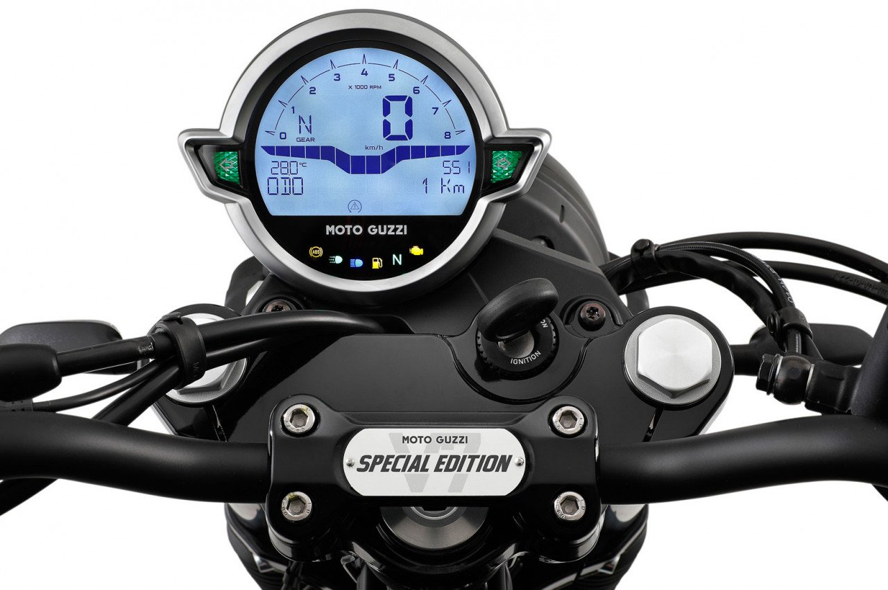 Meter kelajuan Moto Guzzi V7 Stone edisi khas