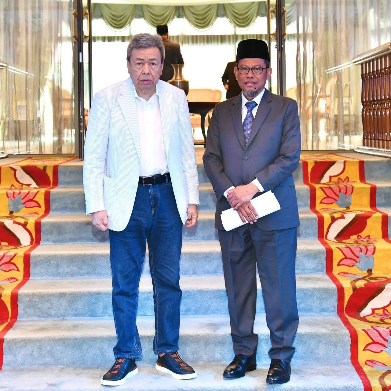 Sultan Sharafuddin dan Dr Ahmad Yunus Hairi - gambar Facebook