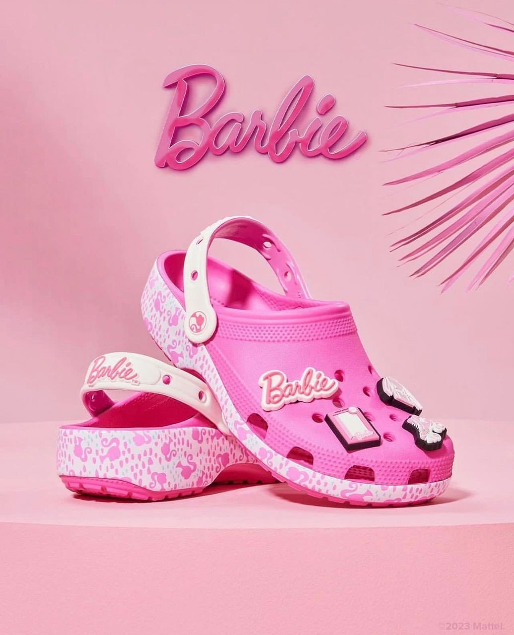 Crocs Barbie anrara yang menjadi kegilaan ketika ini - gambar Instagram