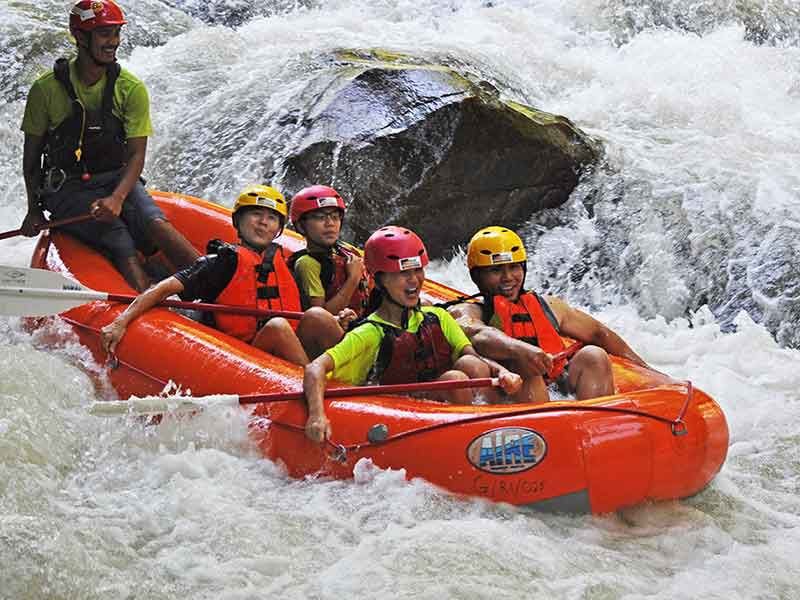 Arus deras di Sungai Gopeng ini pasti mengocak adrenalin - gambar Nomad Adventure