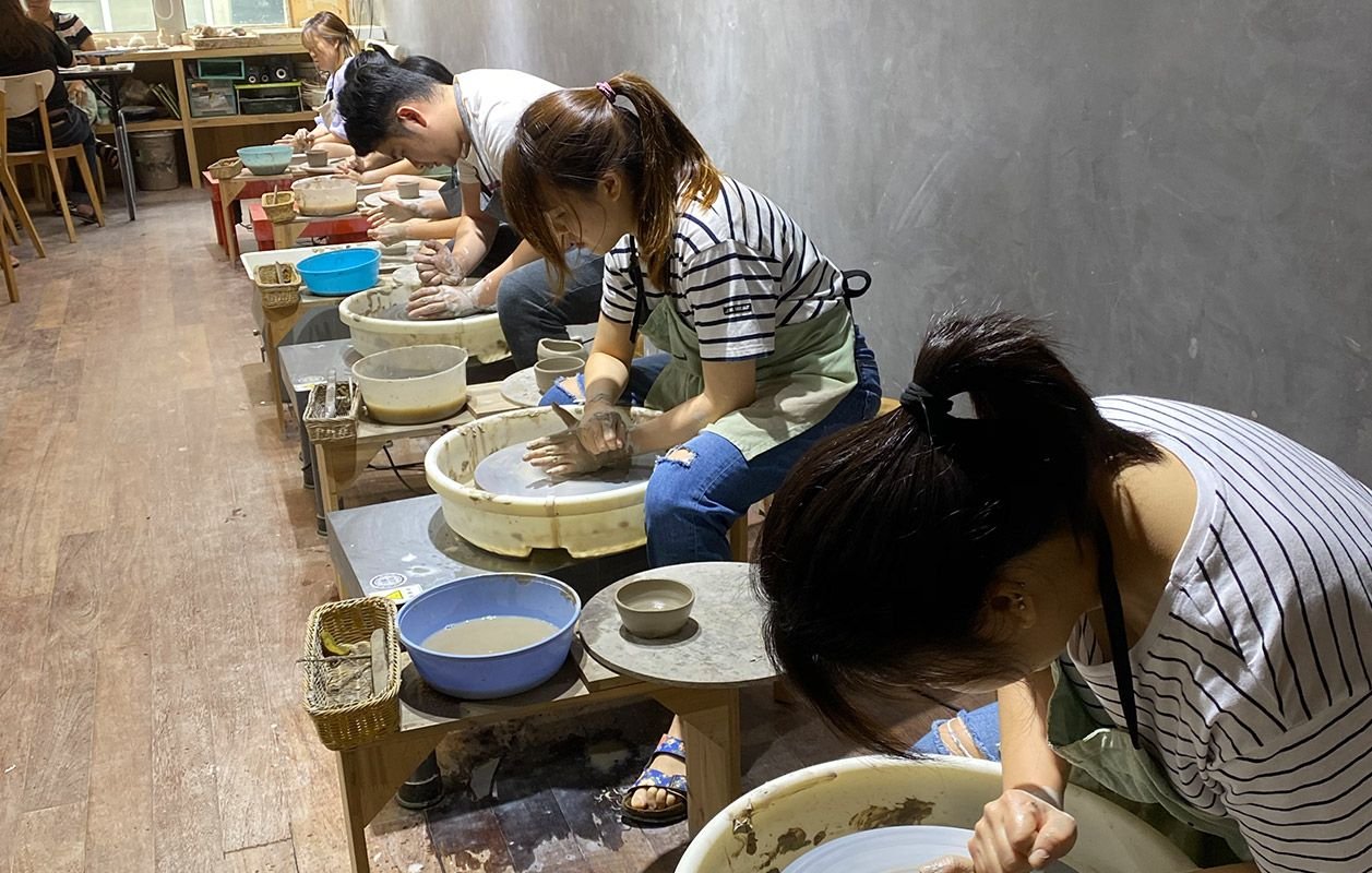 Menghasilkan tembikar juga aktiviti yang bagus untuk melegakan stres - gambar Beary Potter Studio