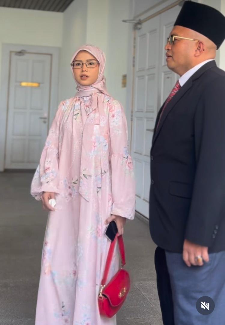 Bella Astillah ketika hadir di Mahkamah Rendah Syariah Wilayah Persekutuan Kuala Lumpur. gambar Instagram bellaastillah