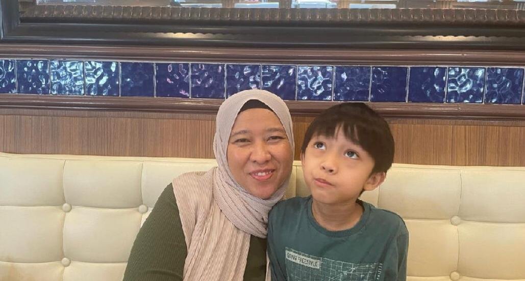  Pencipta kandungan, Dr Izam Suziani Ismail yang berkongsi pengalaman dan tip beliau sebagai ibu kepada anak autisme menerusi platform media sosial Tik Tok.