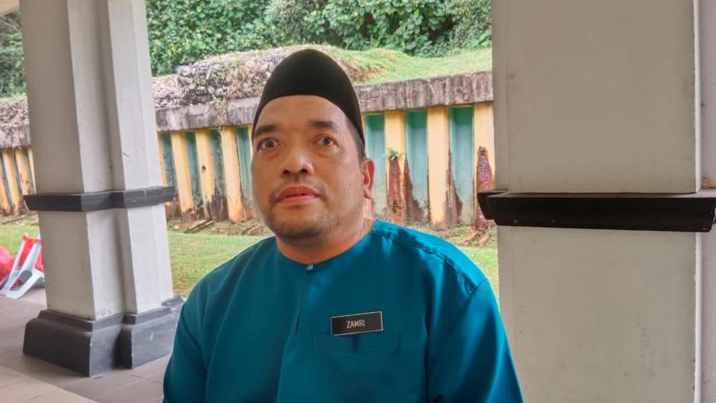 Guru Pendidikan Khas Maktab Sultan Abu Bakar (MSAB) Johor Bahru, Zamri Ishak.