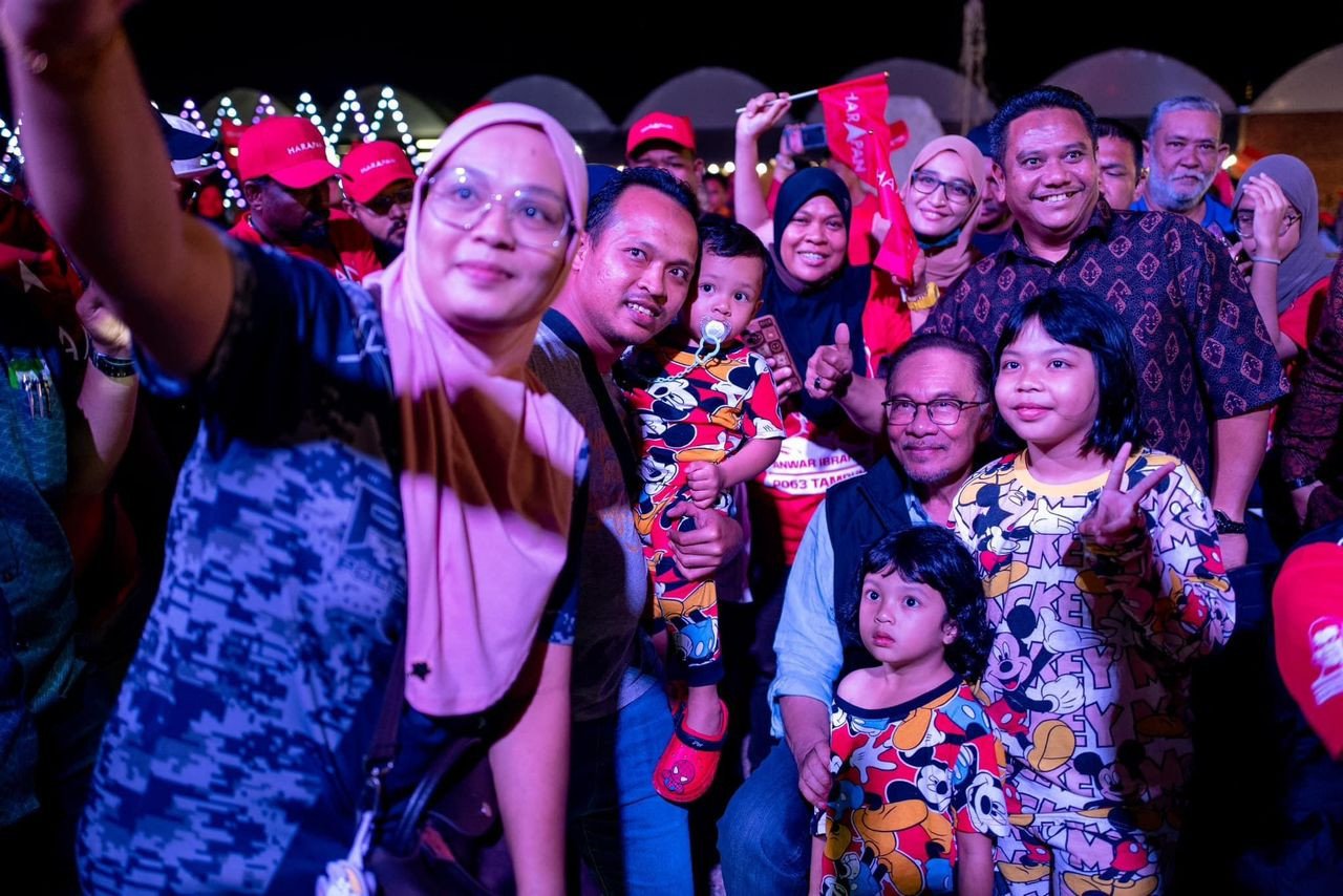 Anwar mempunyai kualiti paling penting sebagai ahli politik yang dapat menyatukan kerana beliau ialah ahli politik ‘kita’ dan bukan ahli politik ‘saya’ - Gambar Fail