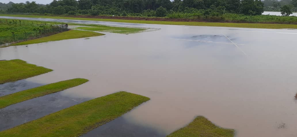 Kira-kira 18 penerbangan ke Lawas dibatalkan ekoran penutupan lapangan terbang ini bermula Selasa hingga Khamis.