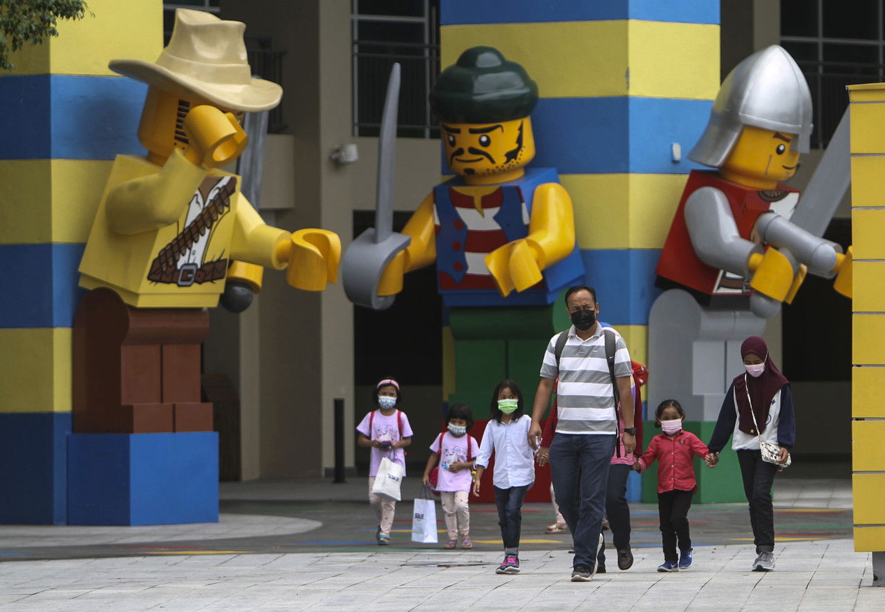 Taman Tema Legoland Malaysia Resort dibuka semula hari ini selepas lebih tiga bulan ditutup susulan penularan COVID-19. - Gambar Bernama