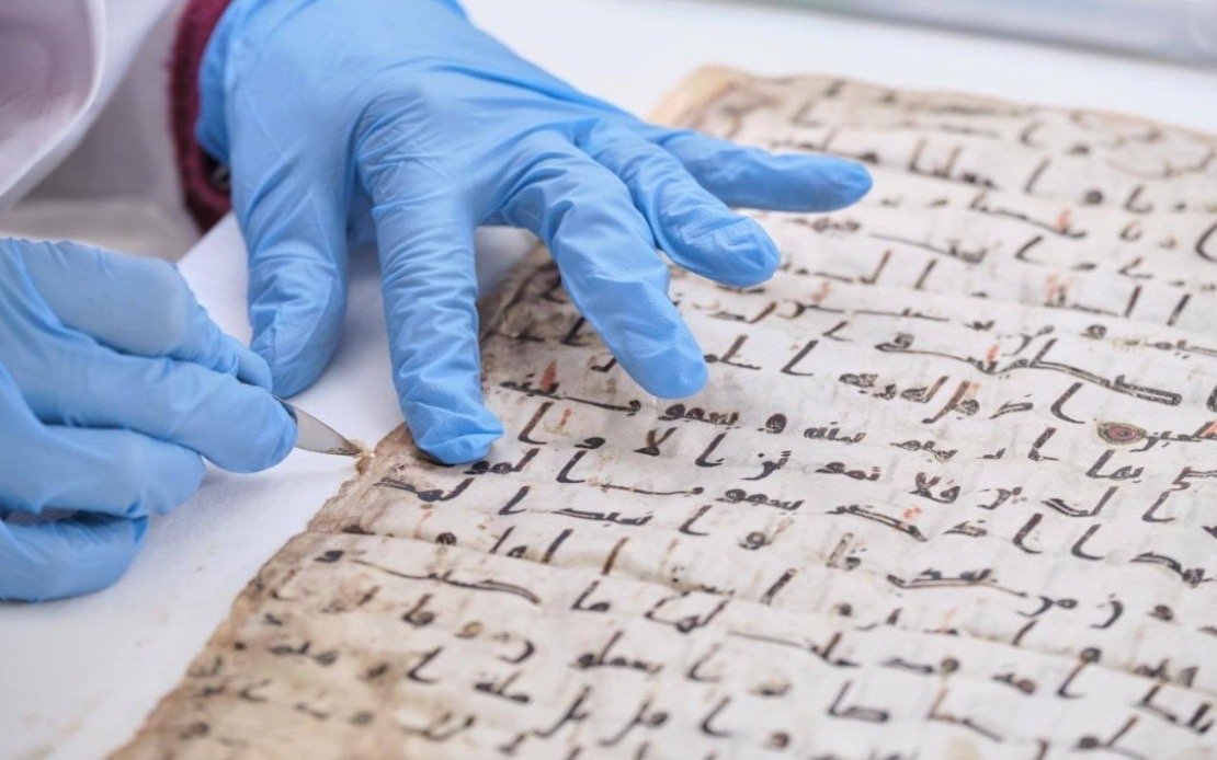 Ahli arkeologi di Muzium Louvre dan kurator pameran itu, Rocco Rante dipetik sebagai berkata adalah amat penting untuk memasukkan Al-Quran Kattalangar dalam senarai barang pameran