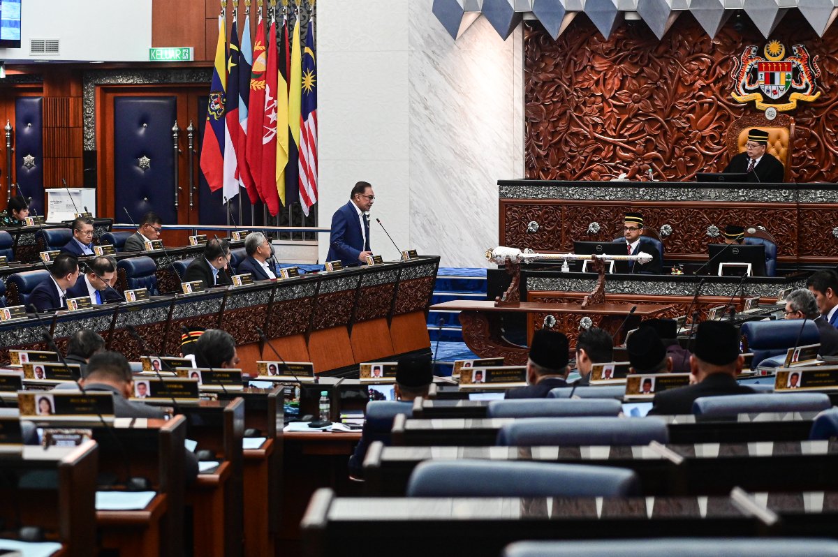 Suasana di dalam Dewan Rakyat ketika Perdana Menteri, Datuk Seri Anwar Ibrahim menjawab soalan baru-baru ini. - Gambar dari Jabatan Penerangan