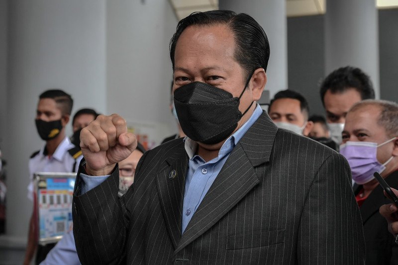 Ahmad Maslan bayar kompaun RM1.1 juta sebagai situasi menang-menang, bukan mengaku bersalah - Peguam